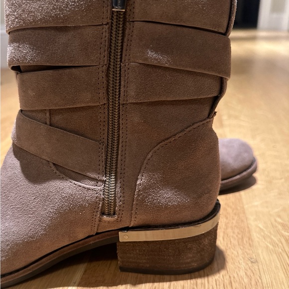 Women’s Vince Camuto Booties - Picture 3 of 9